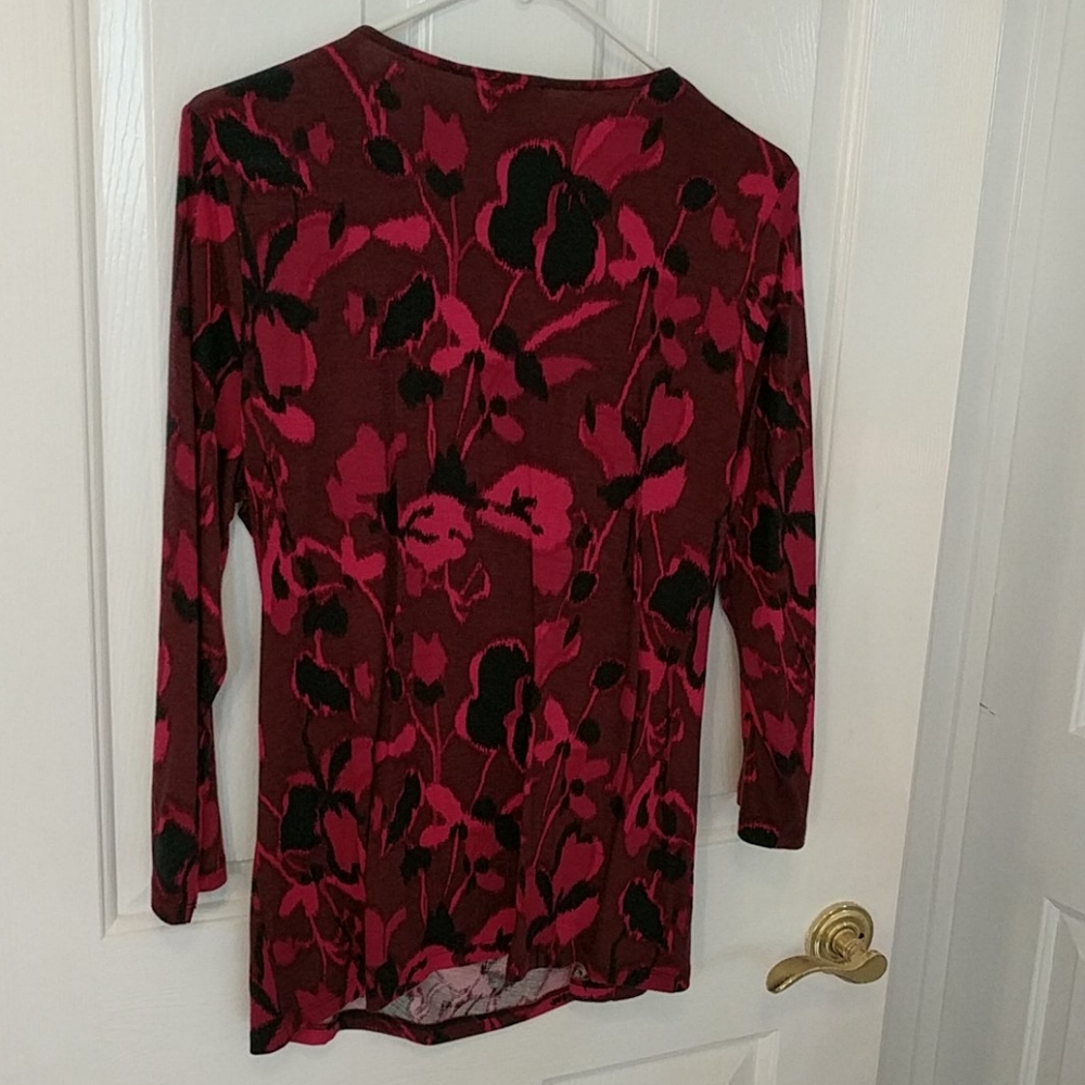 Ladies top - Picture 2 of 5